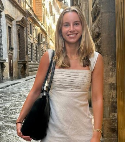 Student studying abroad in Florence
