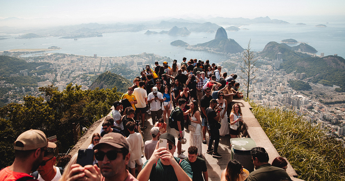 Tourists atop the Christ the Redeemer Statue